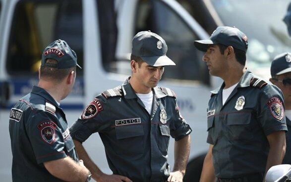 İrəvan rusiyalı siyasi fəalı həbs etdi